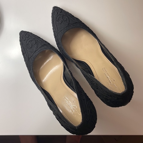 Beautiful lace/embroidery detail heels from Vince Camuto - Picture 4 of 5